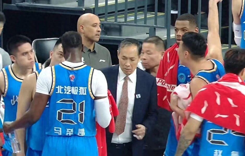 乐鱼官方入口-北京男篮报价戴维斯，赵睿腰伤复发，麦基即将启程来华！